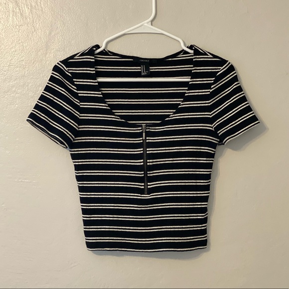 Forever 21 B&W Striped Zip Up Crop Top - Picture 3 of 6